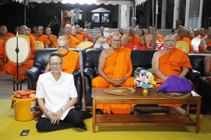 ประเพณีผ้าป่าแถว
