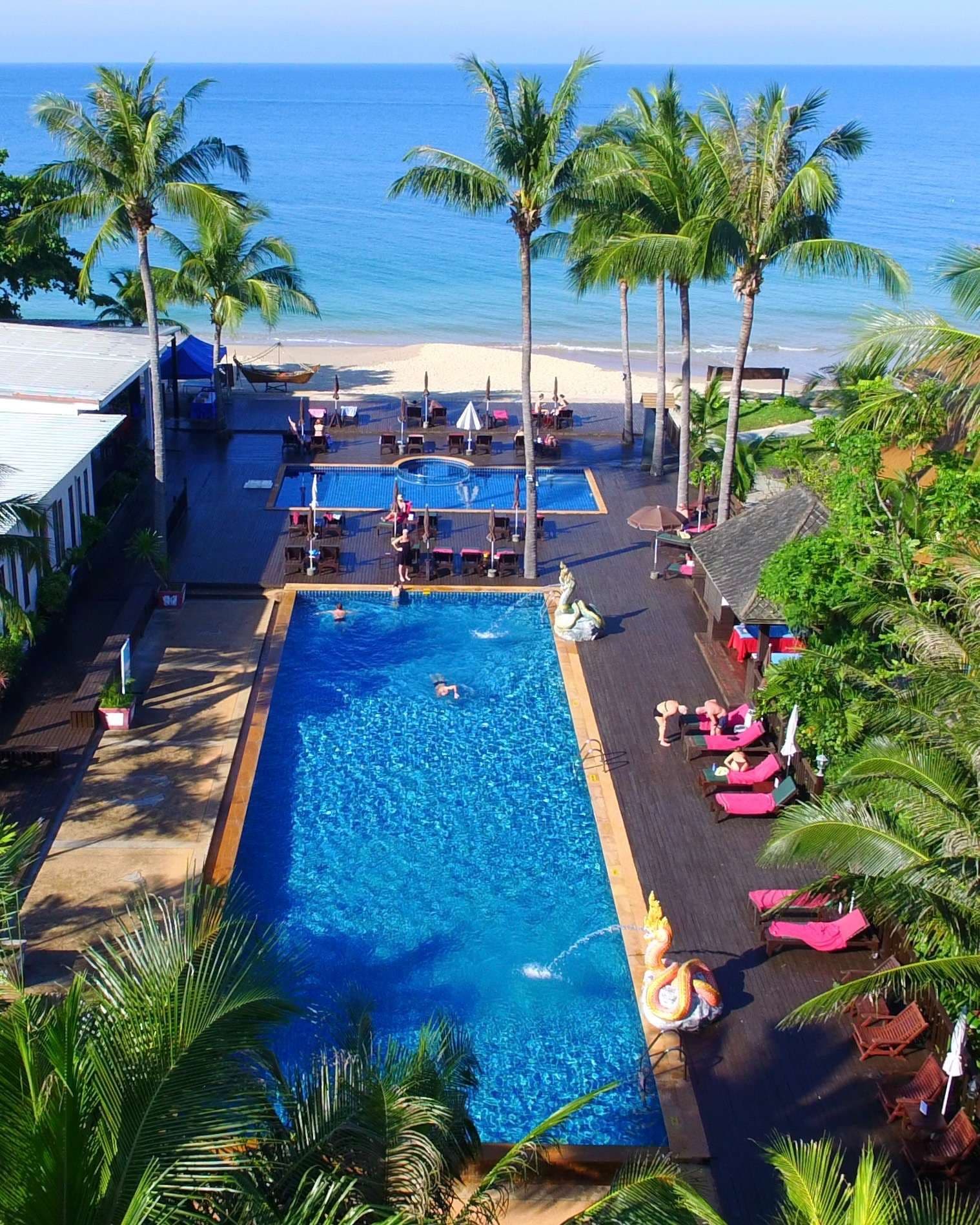 โรงแรมนคราลองบีชรีสอร์ท