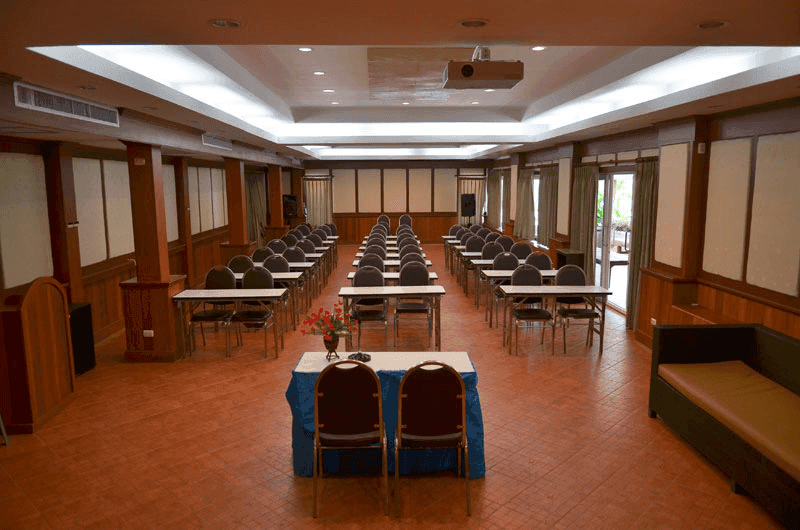 โรงแรมนคราลองบีชรีสอร์ท