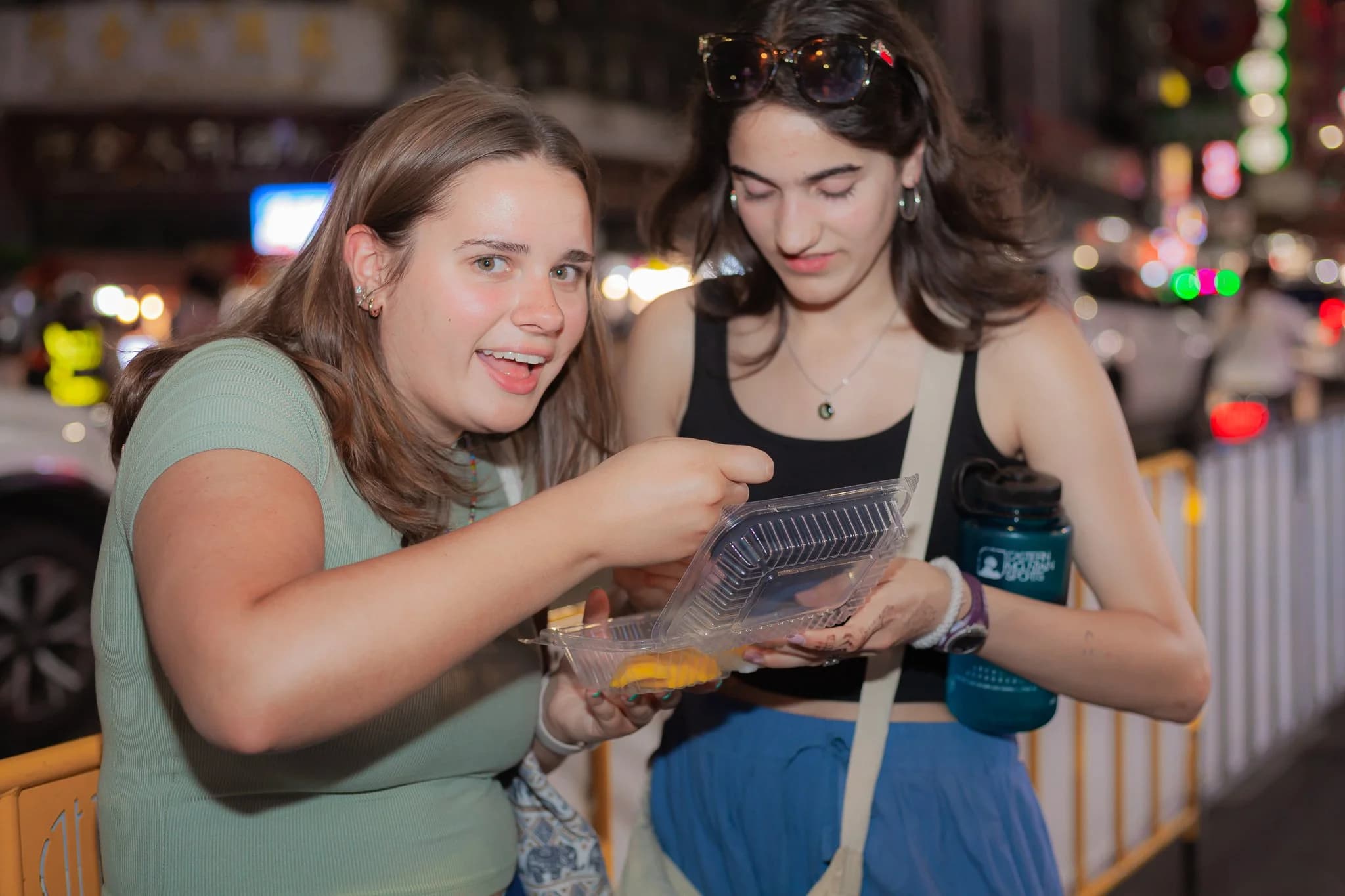 Bangkok: Taste Yaowarat Street Food like Locals at Night | Private Tour